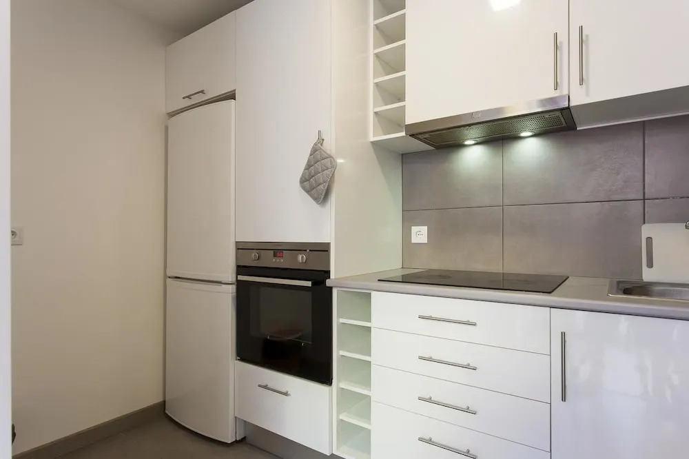 Campo Pequeno Terrace by Homing
