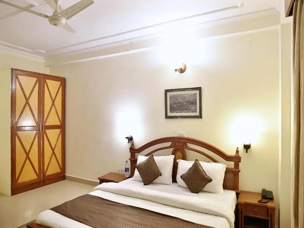 Hotel Swarn Palace by OYO Rooms