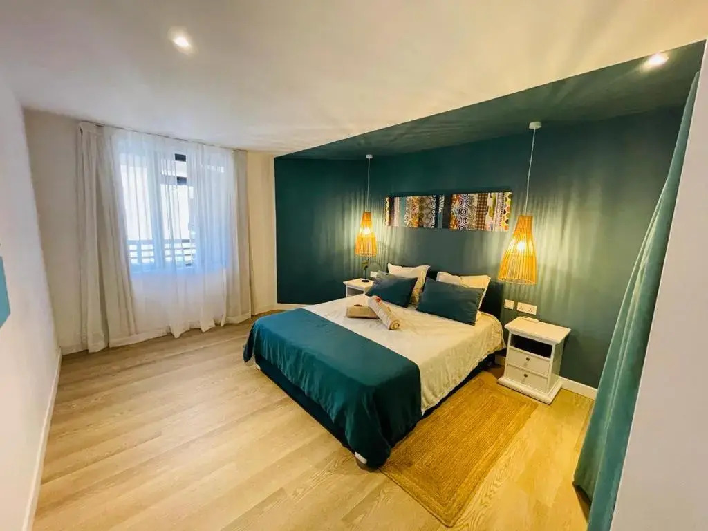 Modern apartment - Excellent location 50m from the beach, restaurants, bars, shops