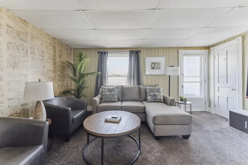 2BR Near Niagara Falls Parking + WiFi