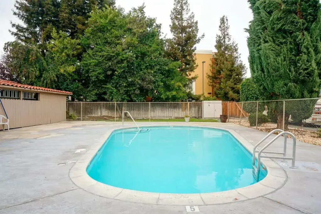 E-Z 8 Motel San Jose 1