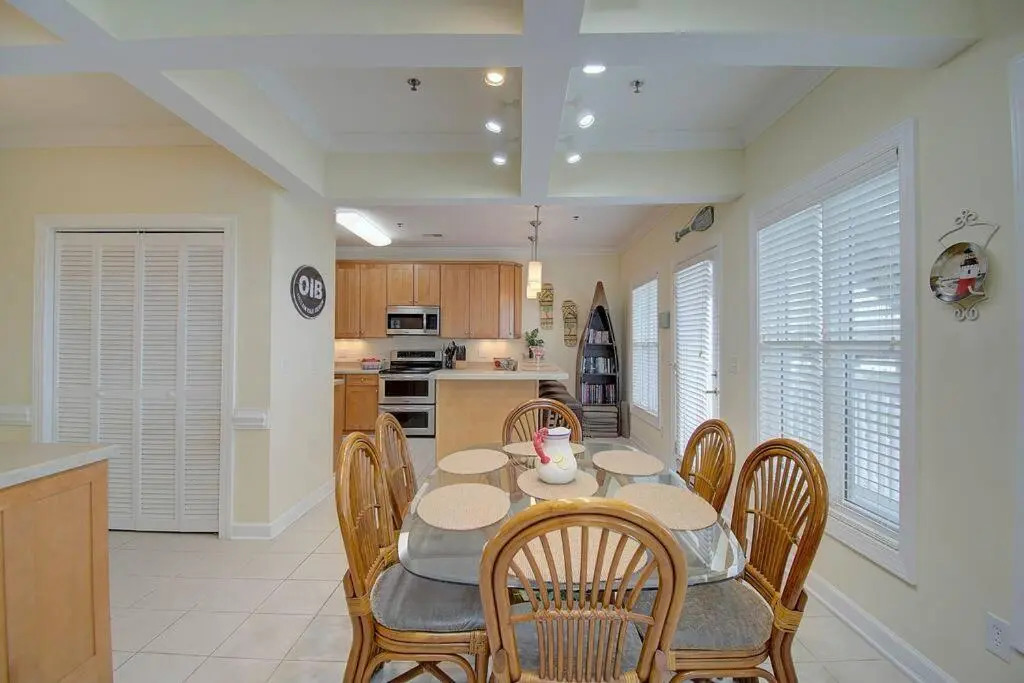 Oceanview 4BR/4BA Condo, Steps to Beach/Pool