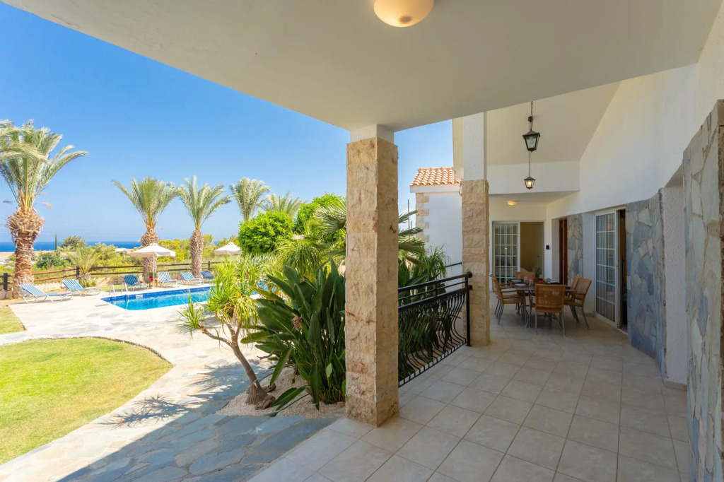 Villa Amorosa in Neo Chorio