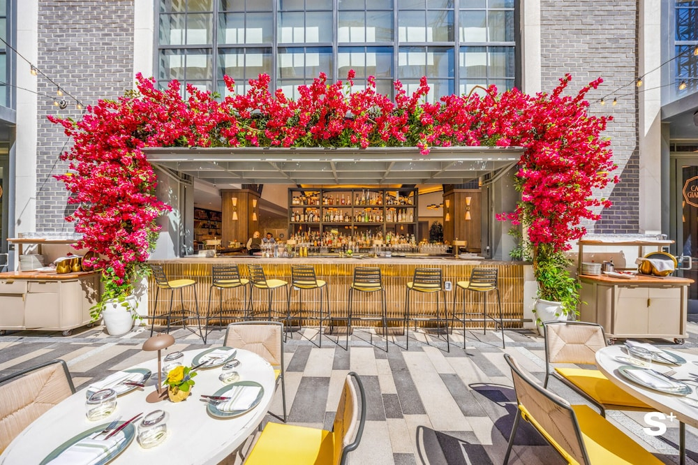 Upscale 1-BD Condo with Stunning Views