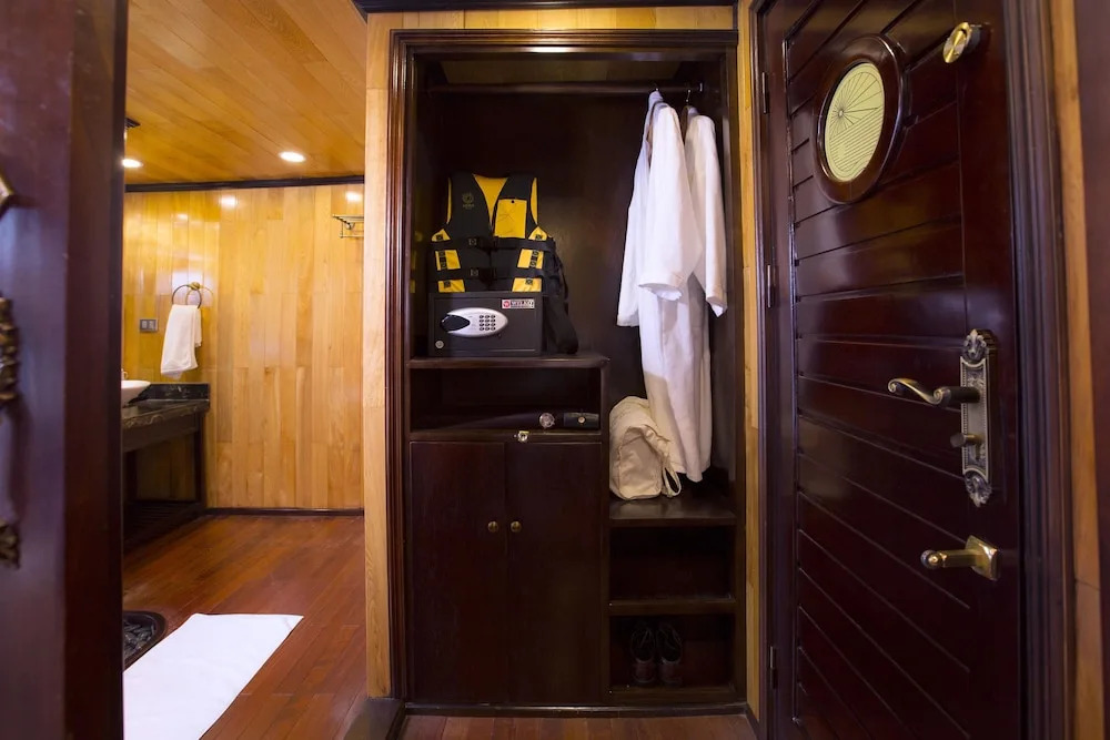 Heritage Cruises Binh Chuan Cat Ba Archipelago