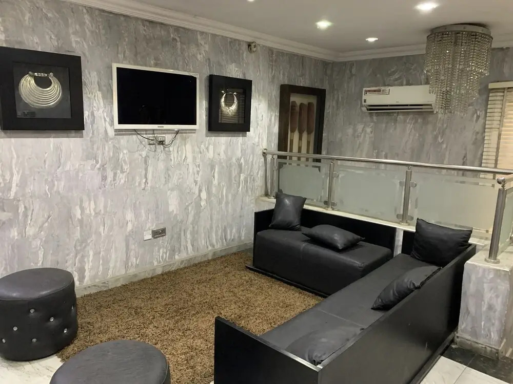 Islanders Lounge and Hotel