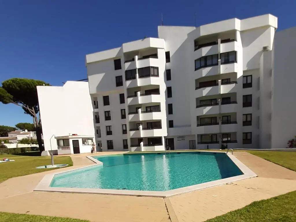 Tenis Golfmar 409A - pool view