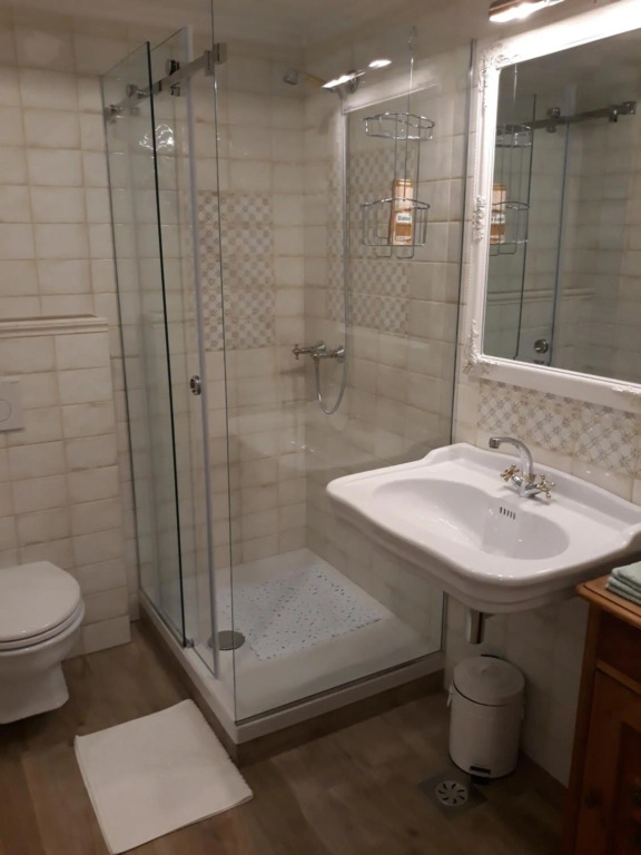Pletna Lake View Apartment (Ground Floor)