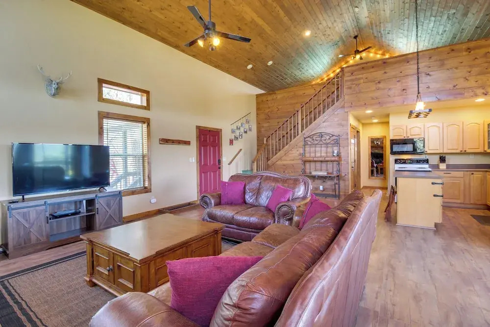 Mtn-view Hilltop Hideaway w/ Deck in Show Low