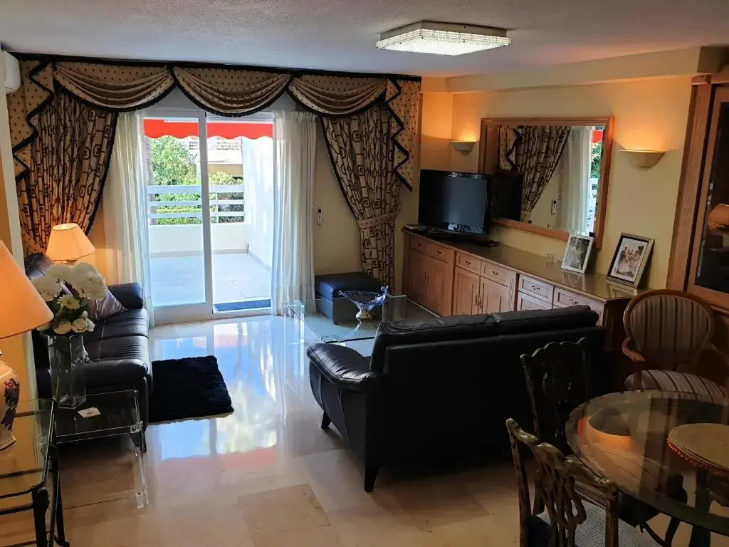 Spacious 3 Bedroom 2nd Line Beach Apartment Marbella Center