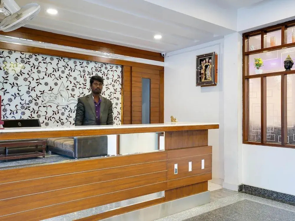 Capital O 49135 Sri Simran Park Hotel
