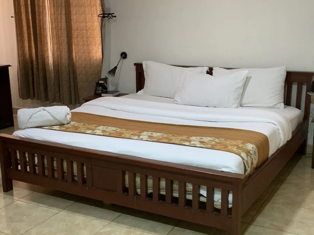 Foster Inn -Asake