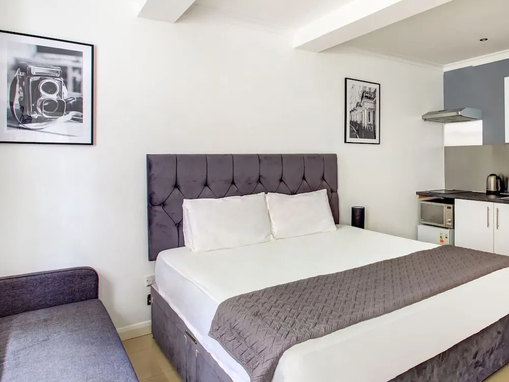 Swanky Apartment in London Near Hyde Park and Big Ben