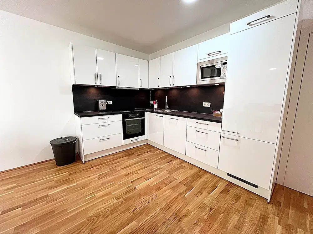 Apartments next to Public Transport GG13