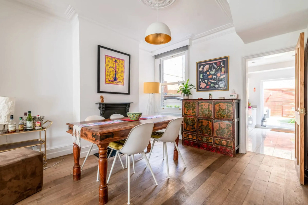 Ealing's Cozy Garden Retreat