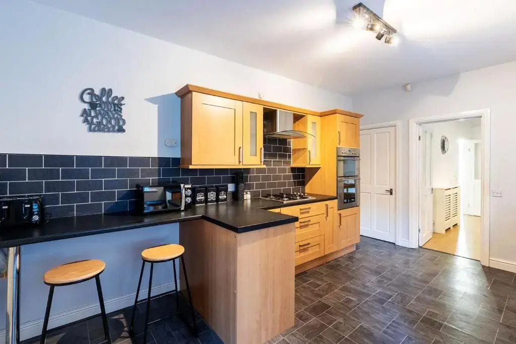 Contractor & Leisure & Garden & Central Location