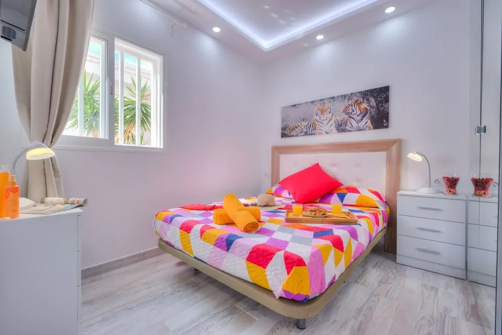 Tidy Little Apartment, Air Conditioning and Pool