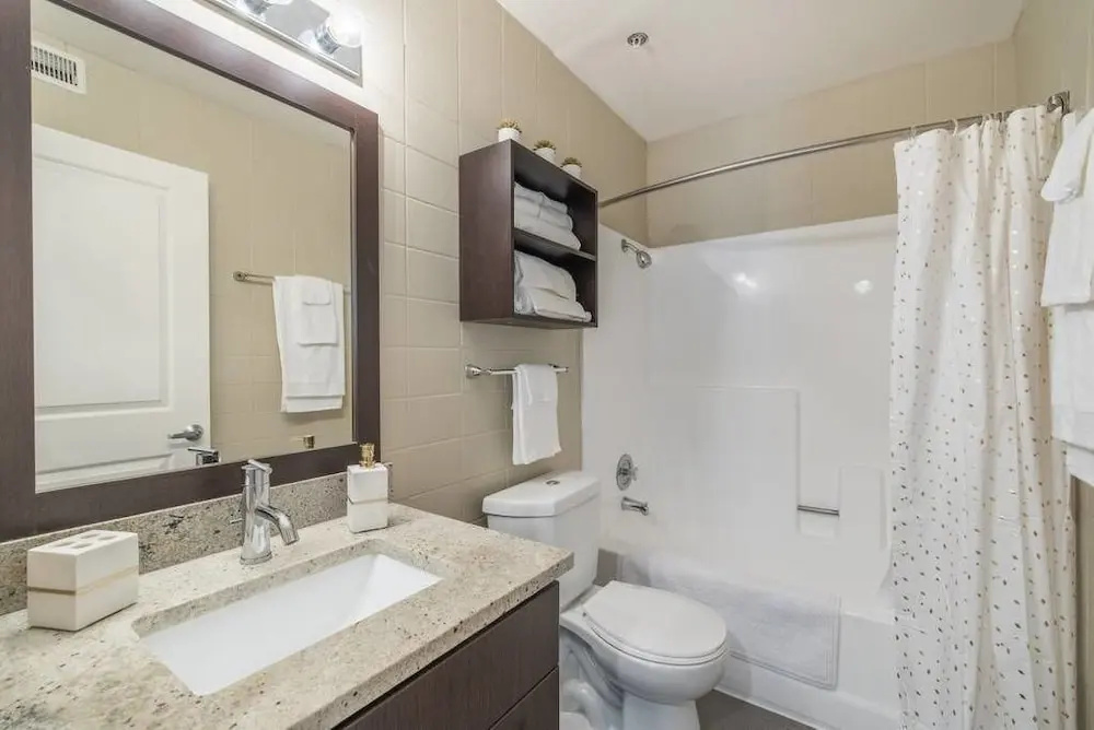 Luxury Suite, Heart of Hollywood, offered by Short Term Stay