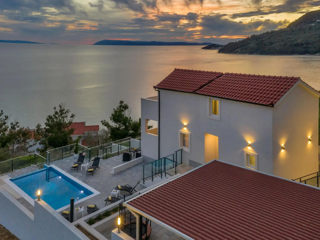 Stunning Villa with Pool