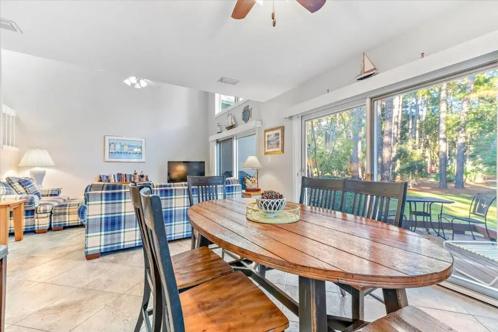 Stoney Creek 246, 2 Bedrooms, Pool Access, WiFi, Sleeps 6