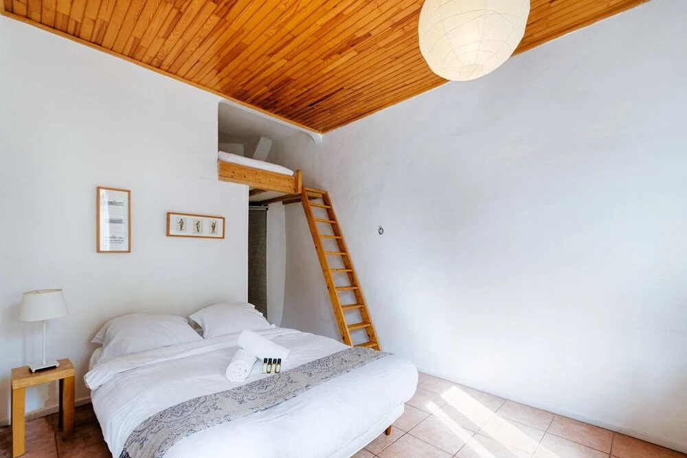 Large one Room Apartment - Notre Dame de la Garde