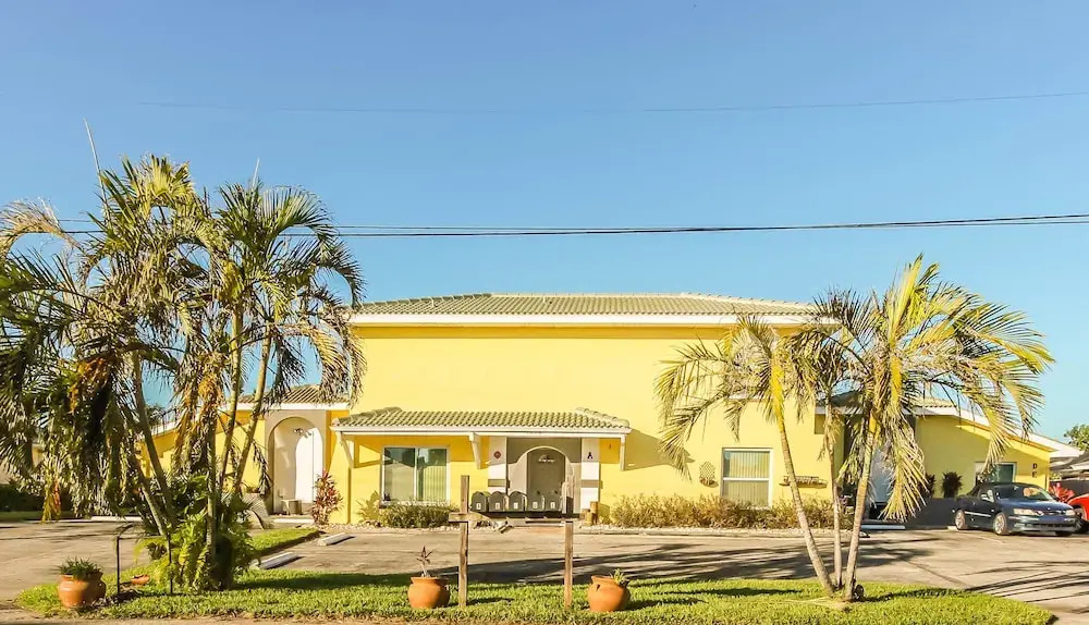 Seatuit Condominiums