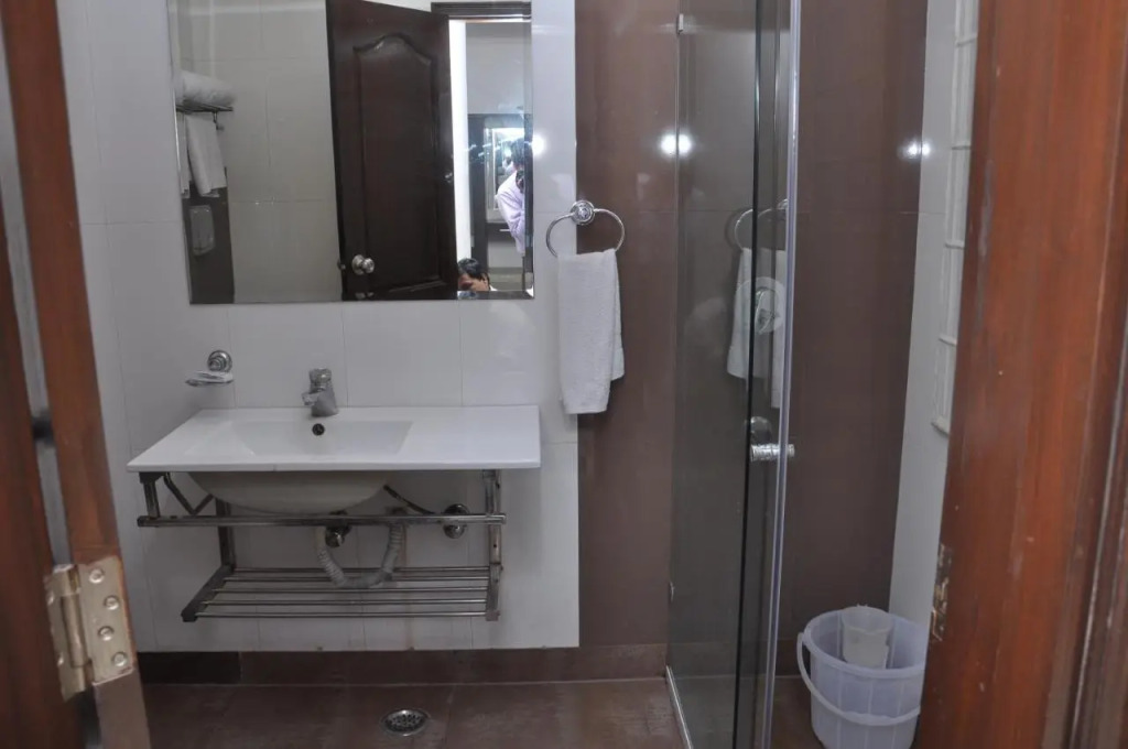 HOTEL JASHN INN Near Apollo Hospital
