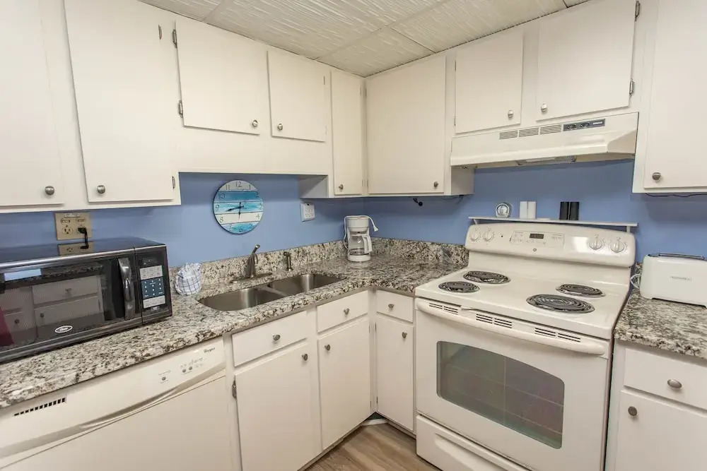 Royal Garden Resort 415 2 Bedroom Condo by RedAwning