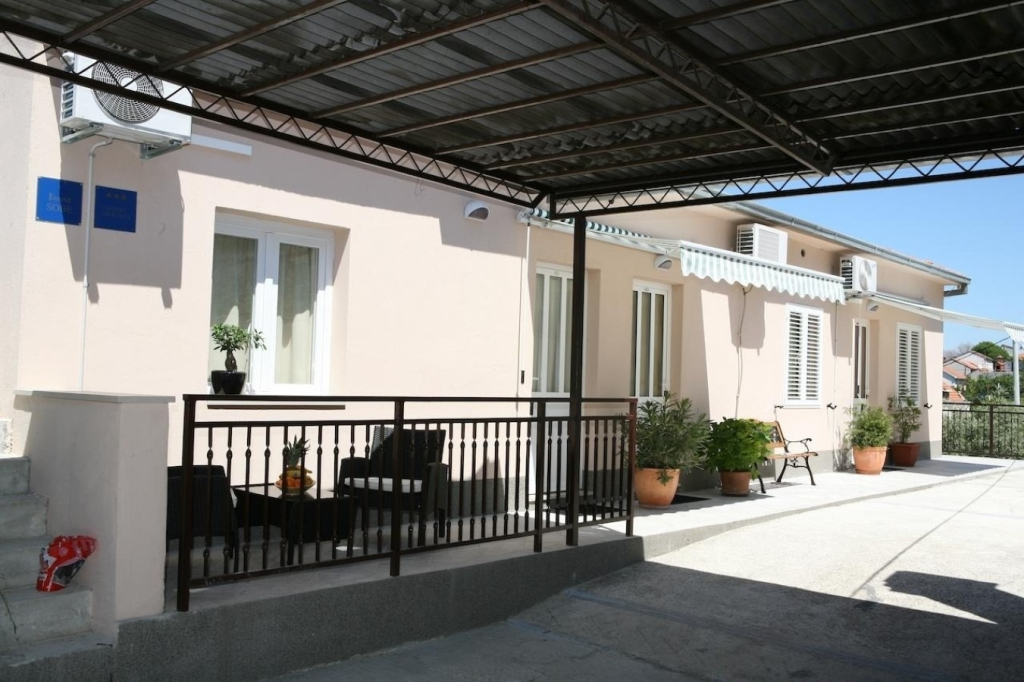 Room Magda - free parking R1 Trogir, Riviera Trogir