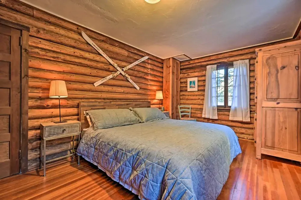 Log Cabin in Wilmington w/ New Hot Tub By Skiing!