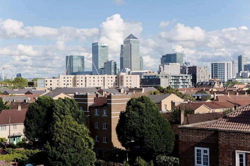 1 Bed Apt Near Canary Wharf London City Centre