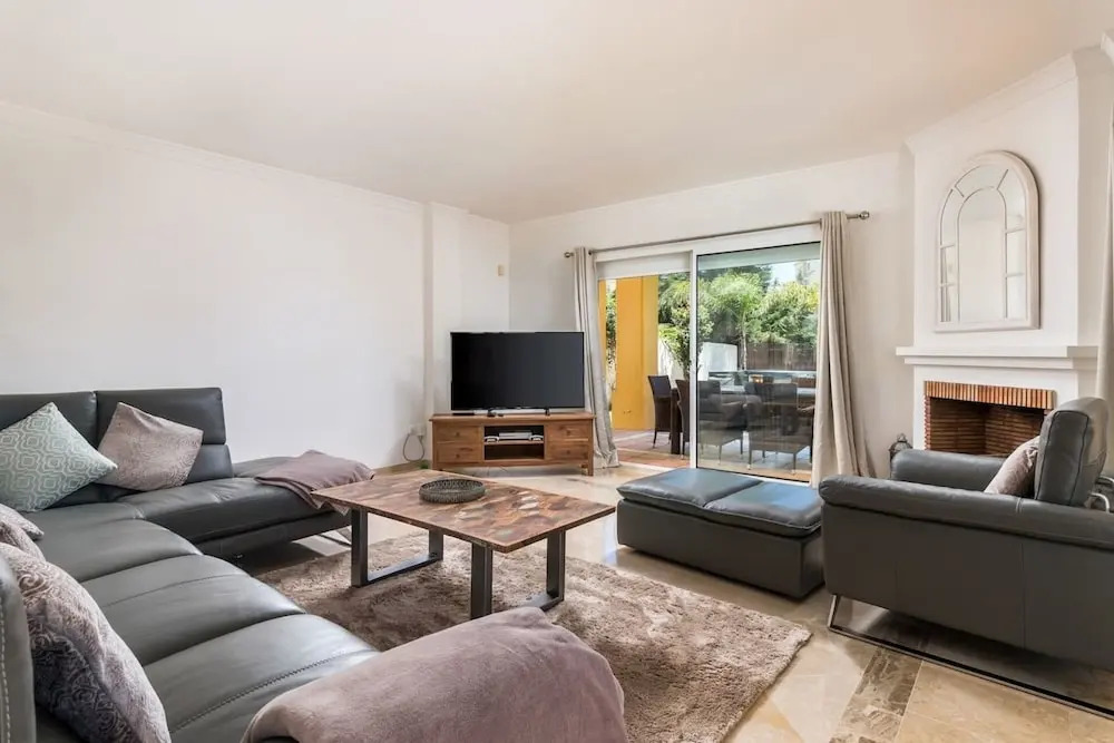 Charming 4-Bed Villa in San Roque