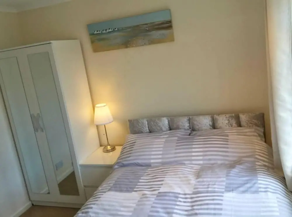 Lovely 3 Bedroom Holiday Home With Free Parking