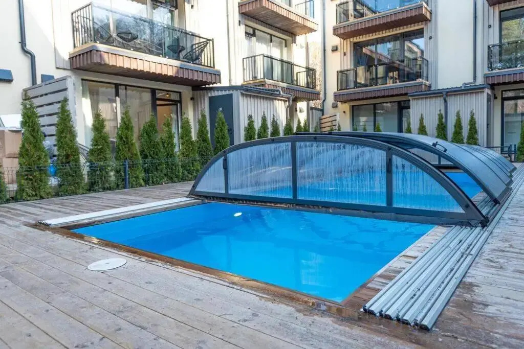 2.5 kambarių butas per du aukštus su baseinu
