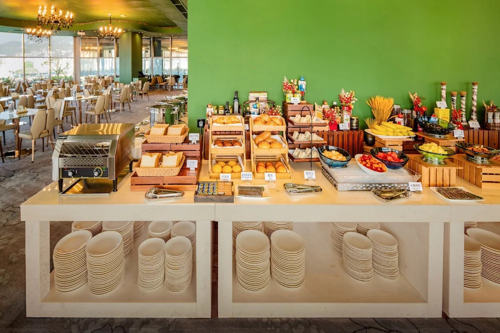 YOHO Treasure Island Hotel