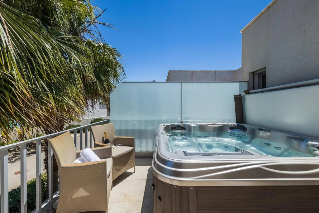 ELLE Design Villa by OCvillas - Private Heated Pool and Jacuzzi