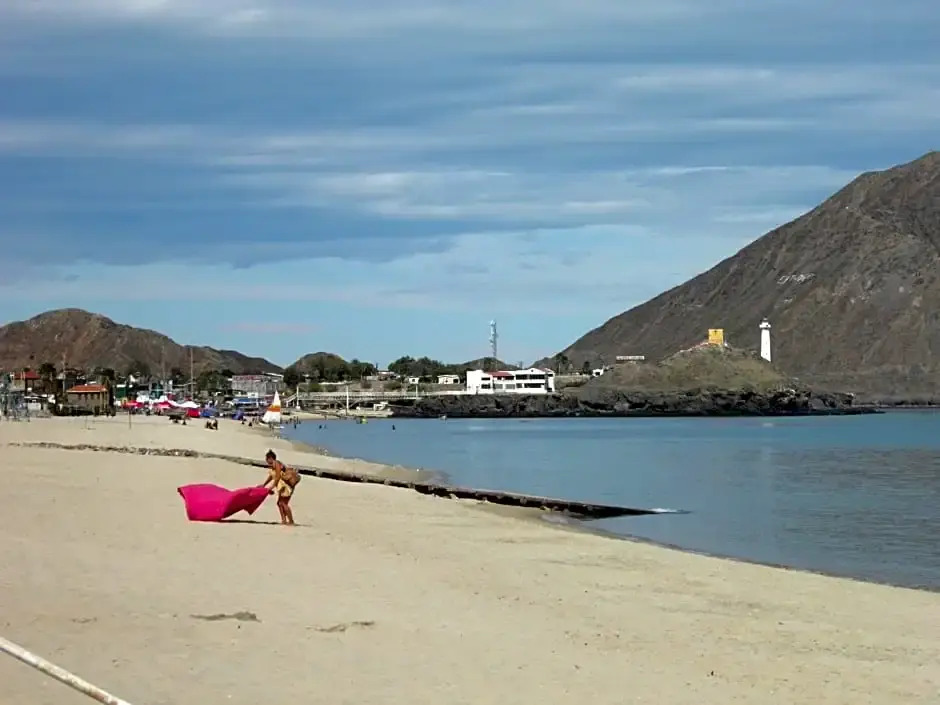#53 Bungalow Seaside Hotel & Victors RV Park
