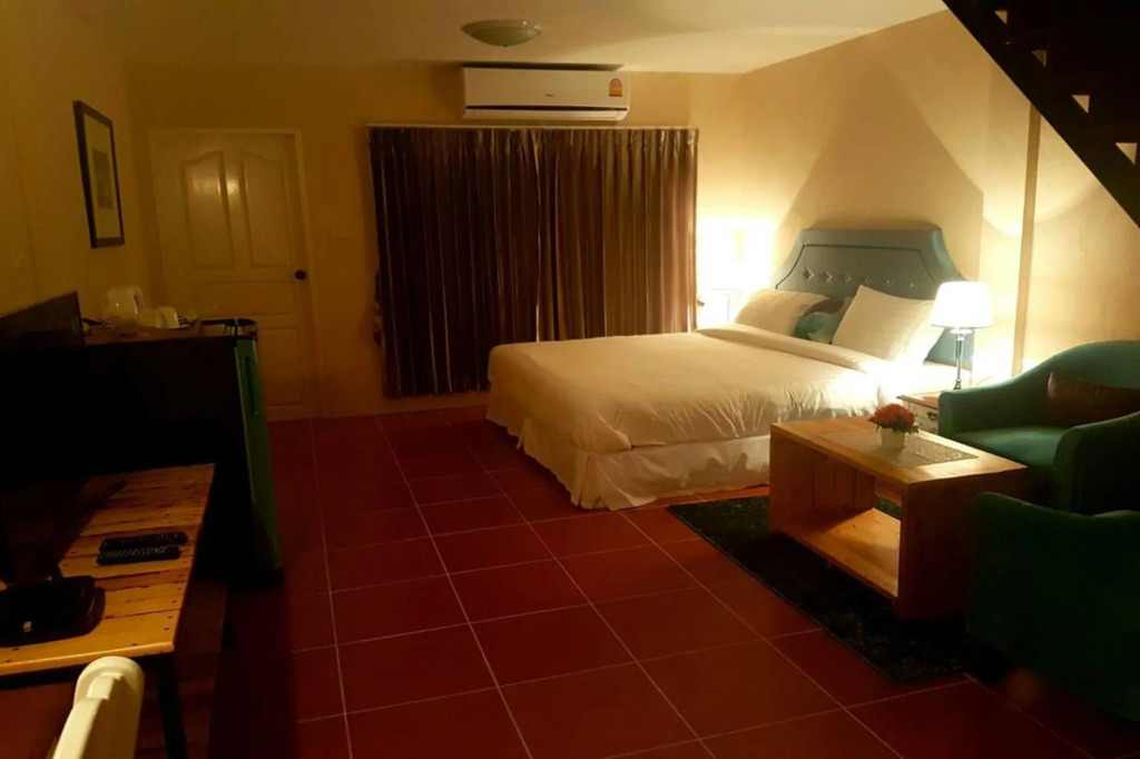 Palazzo Pavone Gallery & Resort
