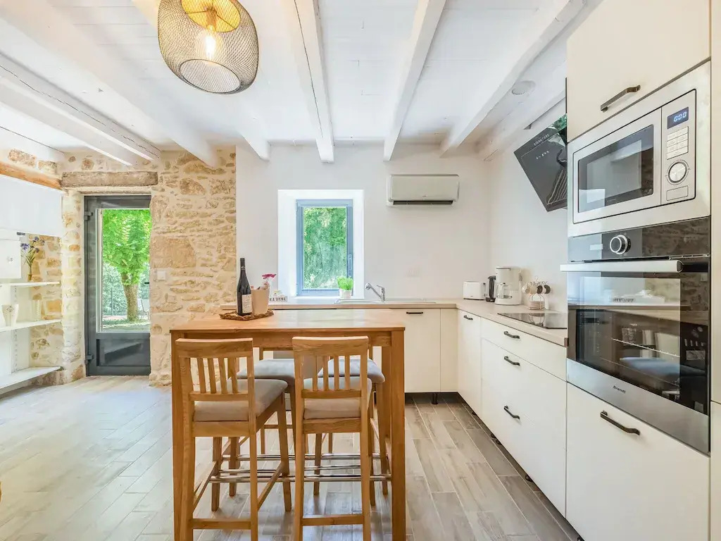 Tranquil Holiday Home in Soturac with pool