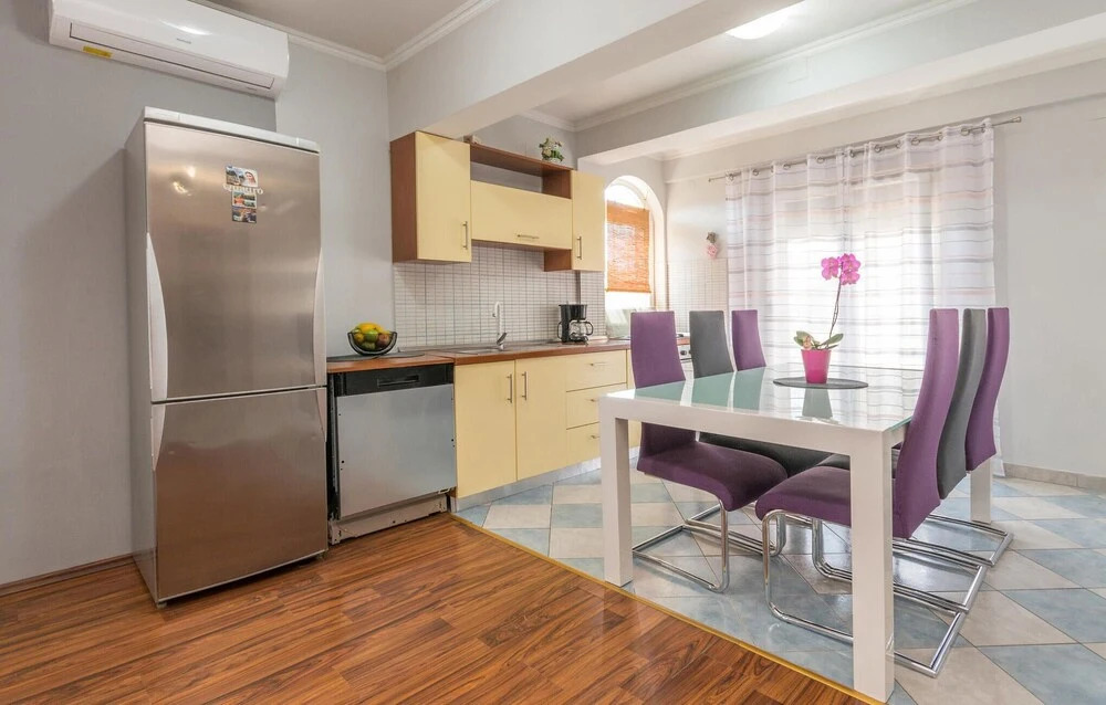 Beautiful Home in Biograd na Moru With Wifi and 4 Bedrooms