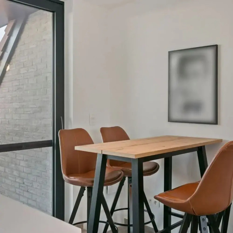 Spacious 3 Bedroom Apartment With Private Garage