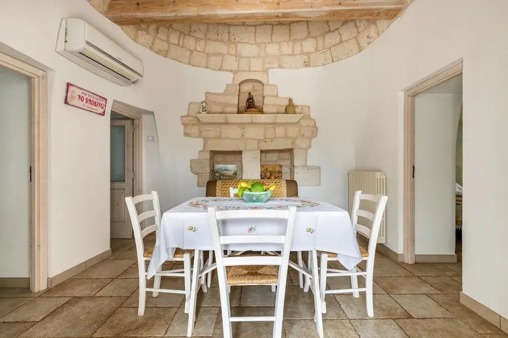2402 Trullo Ventura by Perle di Puglia