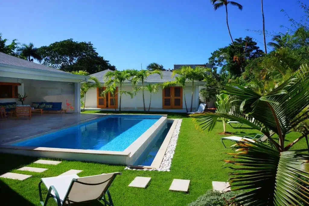 Flor de Coco, Villa neuve, 5 chambres, 5 salles de bains et grande piscine à 250 mètres de la plage