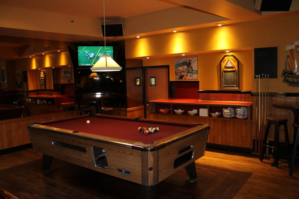 James Bay Inn Hotel, Suites & Cottage