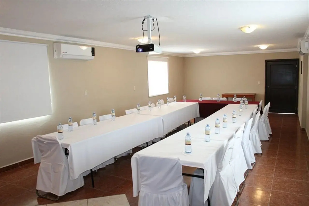 Del Marques Hotel and Suites