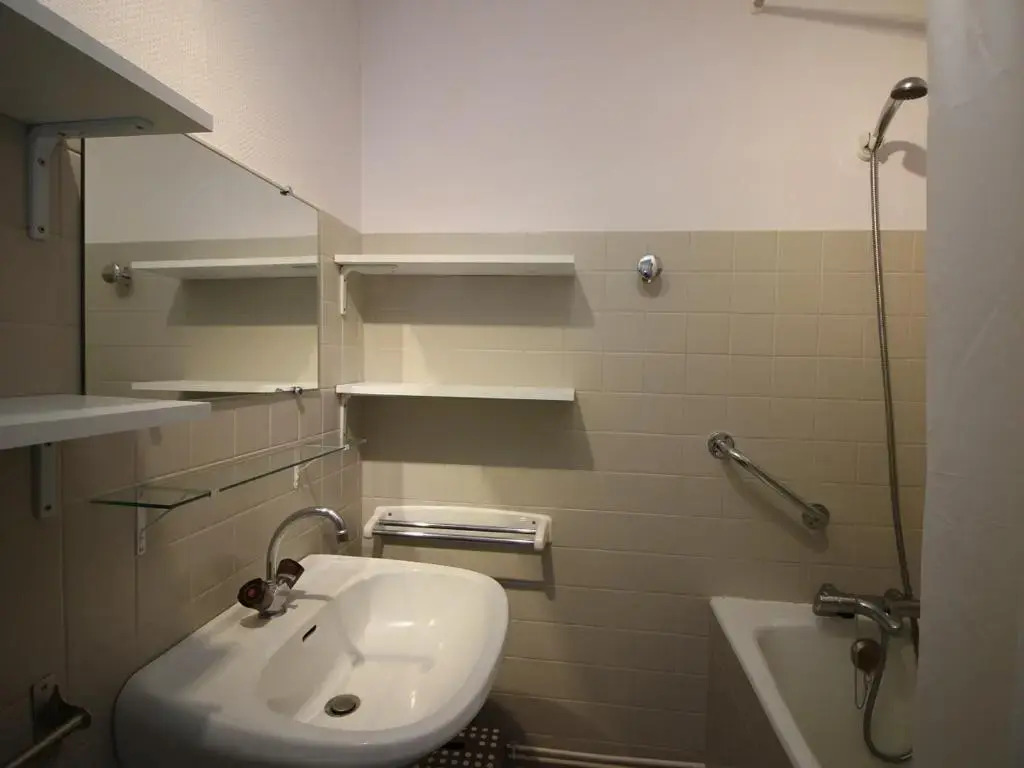 Appartement La Bourboule, 4 pièces, 6 personnes - FR-1-608-11