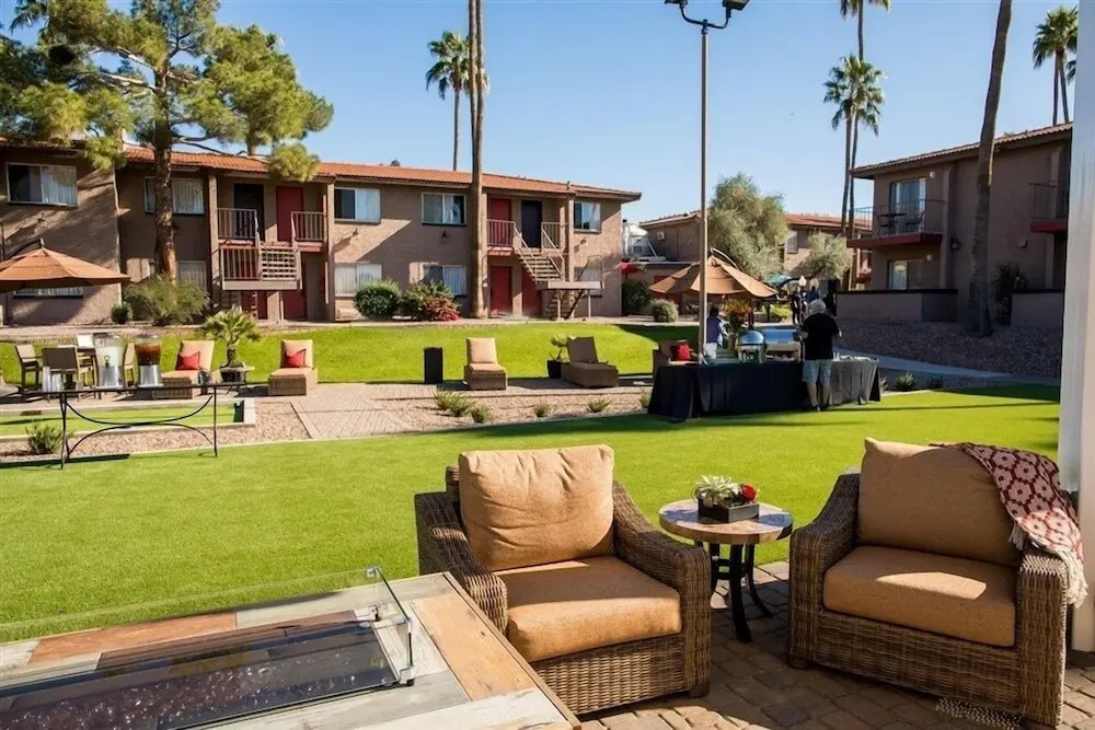 126 Fully Furnished 1BR Suite-Prime Location! by RedAwning