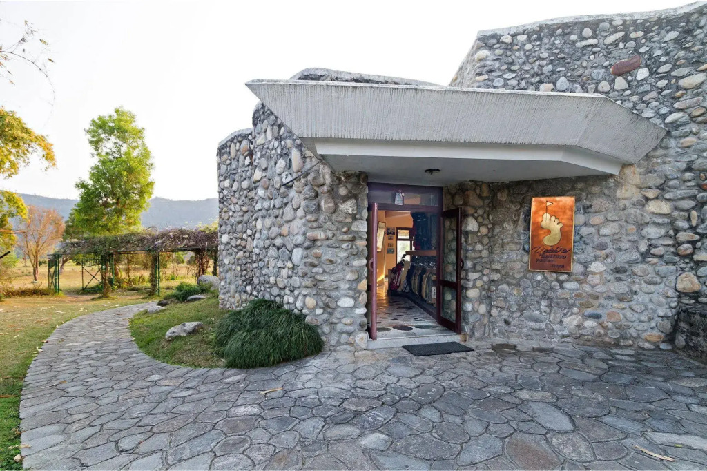 Bar Peepal Resort