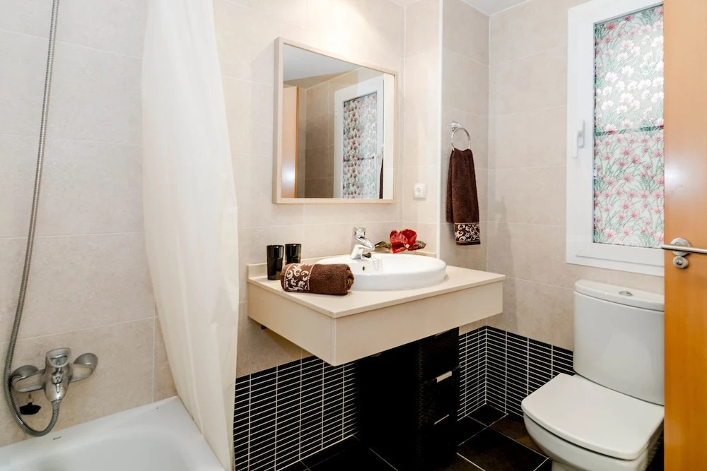 PC-Comfy 2 bedroom apt center Estepona