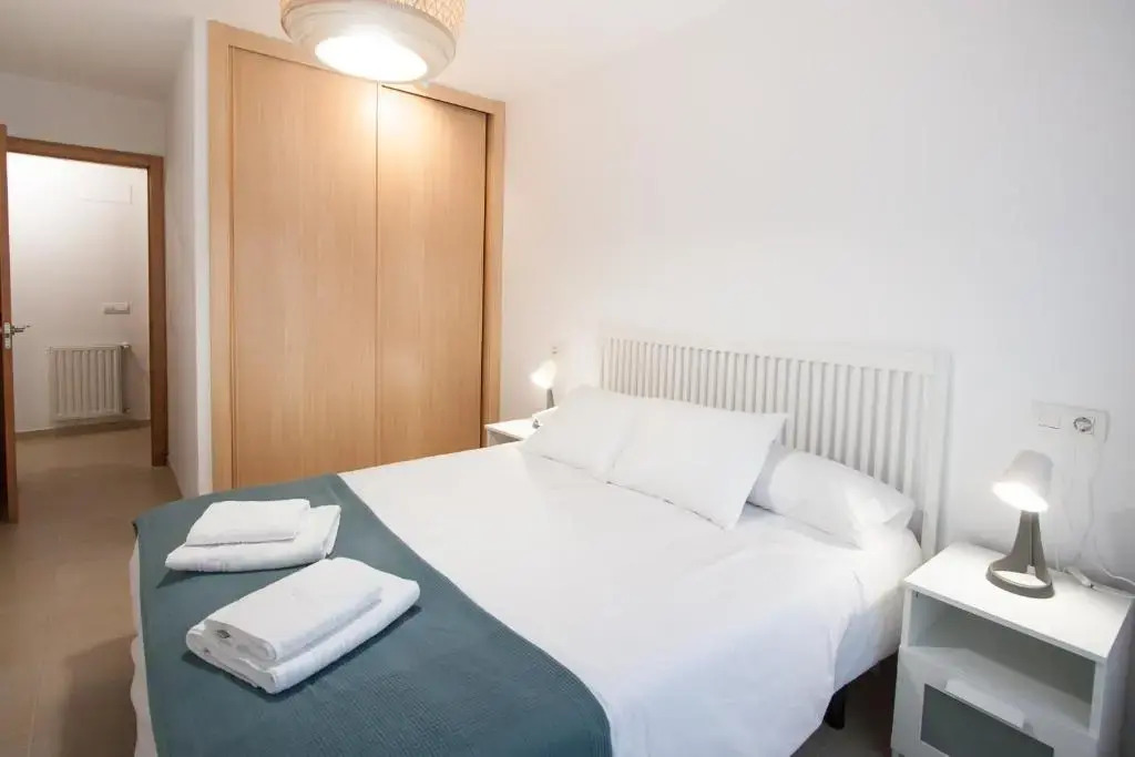 Esguil, apartamento con piscina, a 3 km de la playa